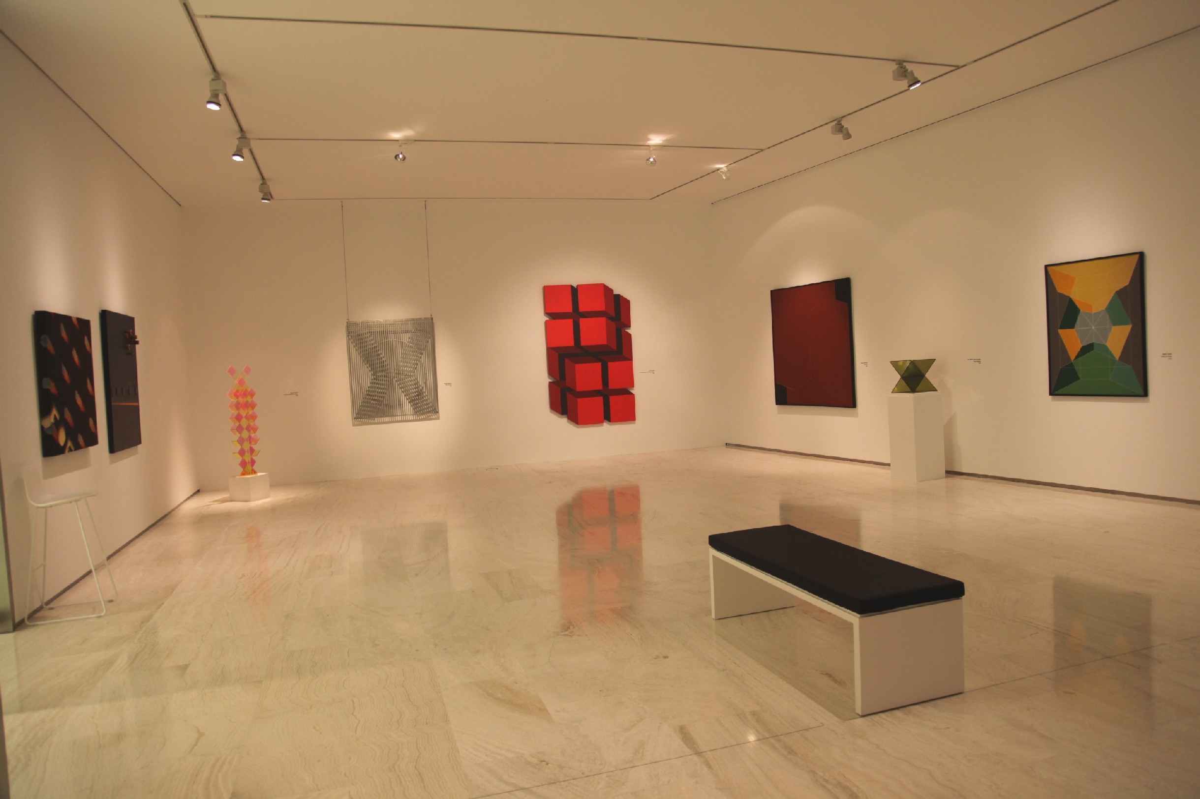 Detrás del muro hay sol